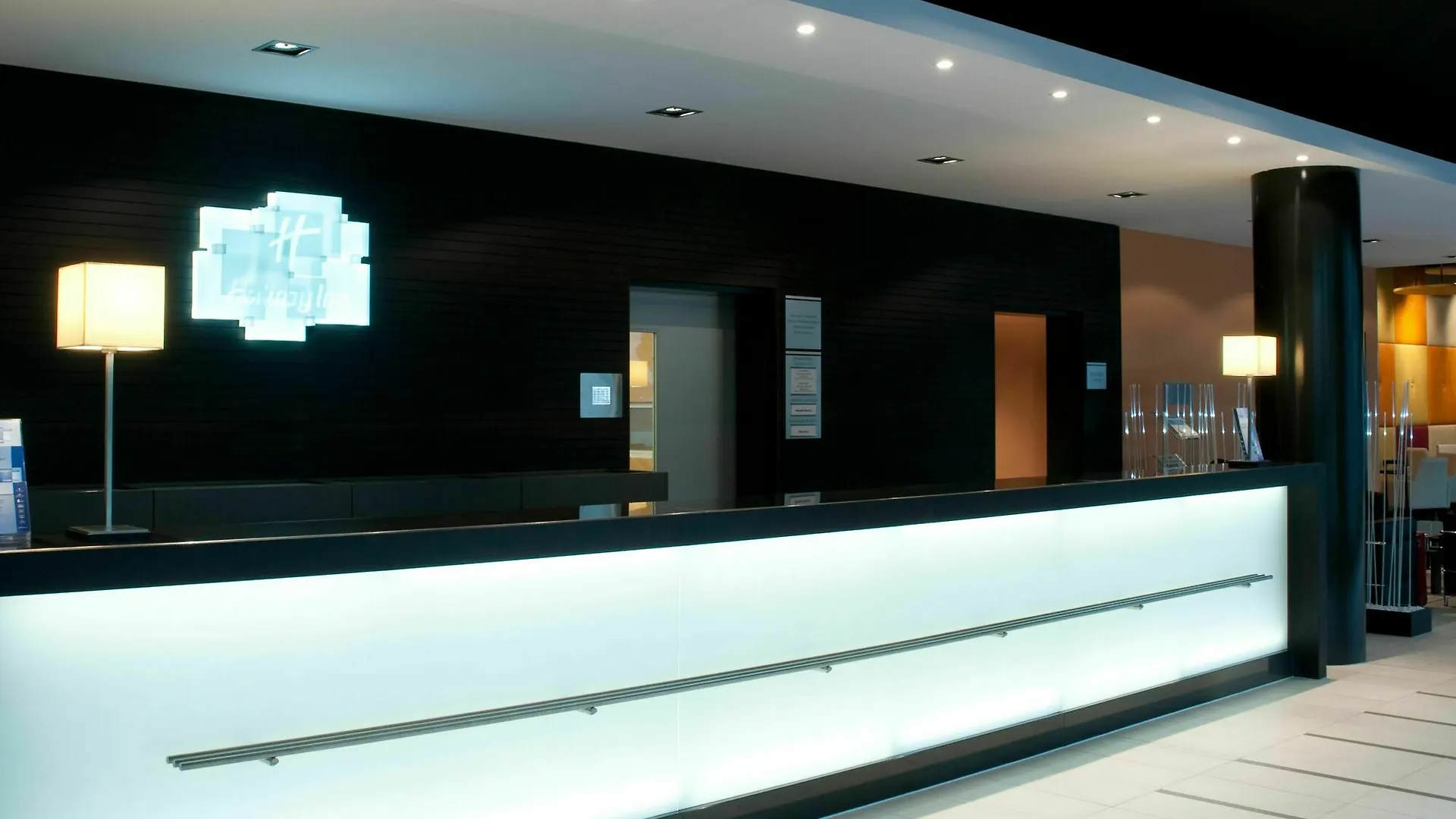 Hotel Holiday Inn Zuerich Messe By Ihg