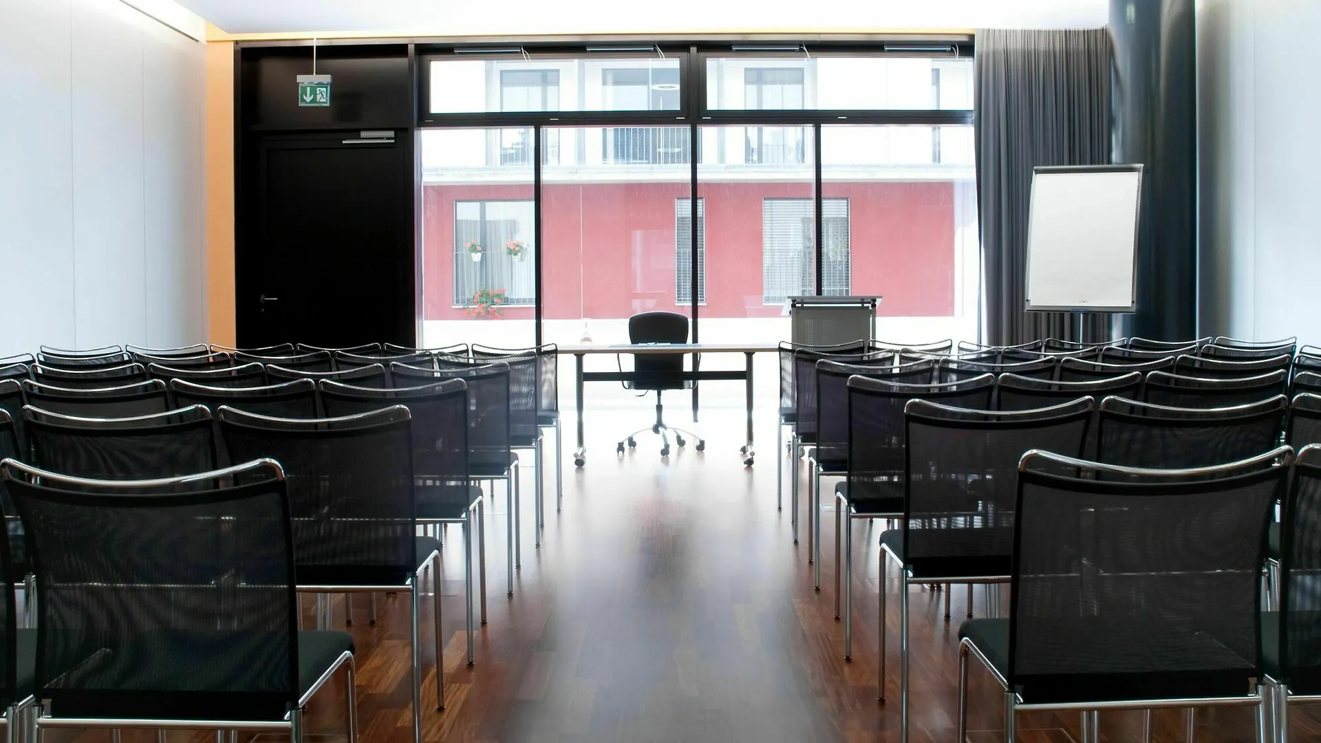 Hotel Holiday Inn Zuerich Messe By Ihg